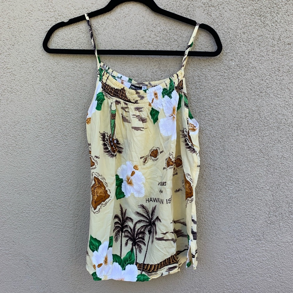 Hawaiian 🌺 spaghetti strap top!